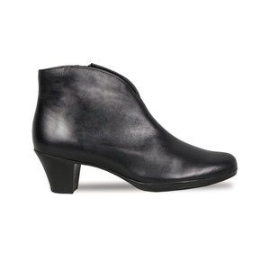 Munro Robyn Black Leather Boot Size 8.5N✨